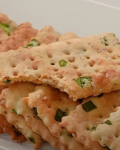 Green onion crackers